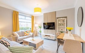 Stylish Two Bedroom Apartment With Private Parking